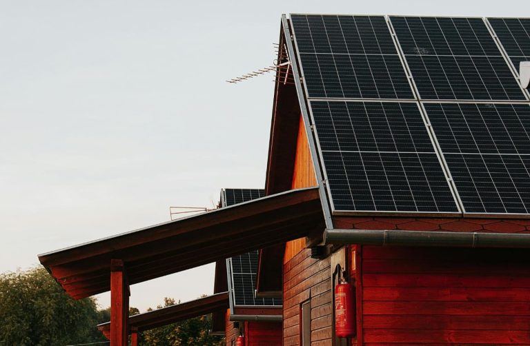 instalar paneles solares en casas viejas
