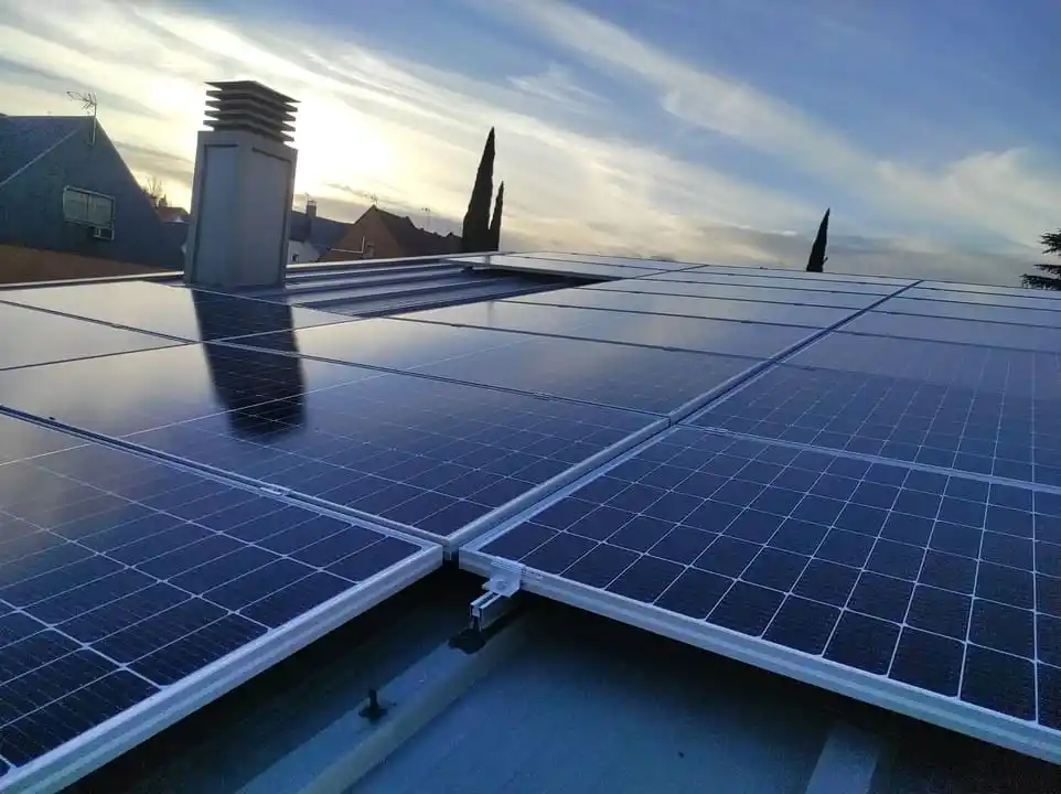 Cuánto produce una placa solar